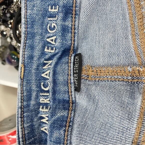 American Eagle Light Wash Distressed Curvy High Rise Mini Jean Skirt Womens 2 - Picture 10 of 10